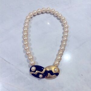 90’s Costume jewelry pearl with gold navy clasp necklace great quality